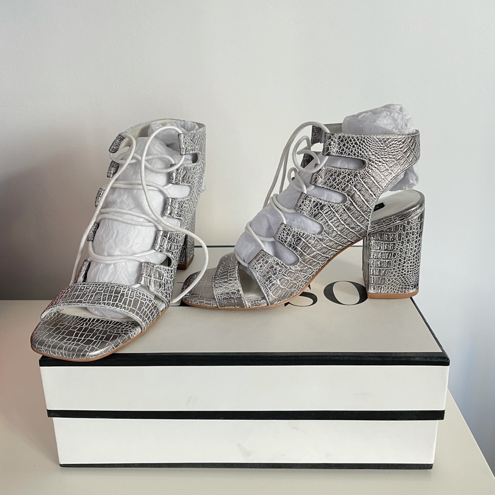 Senso Rhiannon silver lace up heels Size 7
